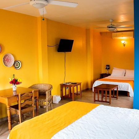 Hotel Maya Vista Tela Buitenkant foto
