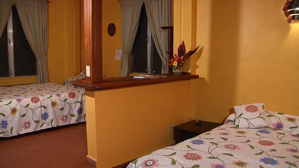 Hotel Maya Vista Tela Buitenkant foto