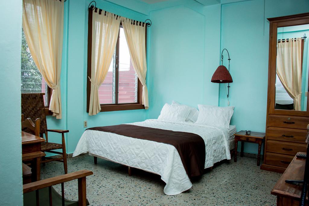 Hotel Maya Vista Tela Buitenkant foto