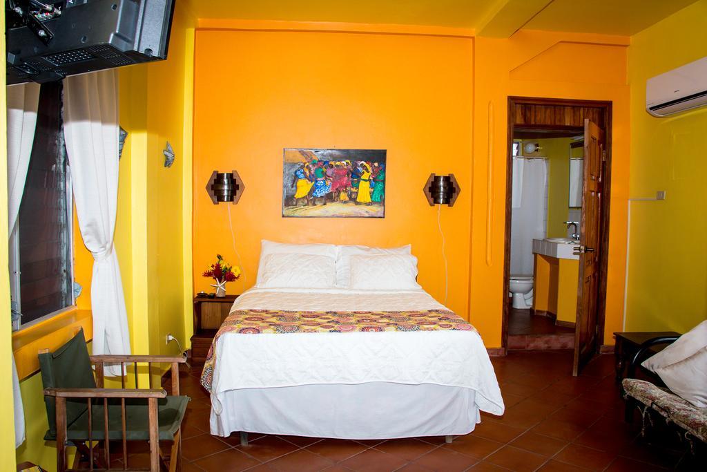 Hotel Maya Vista Tela Buitenkant foto
